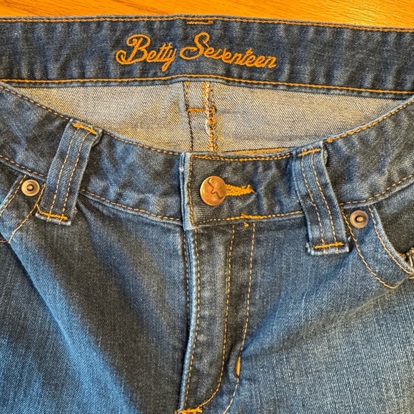 Kimes Ranch Betty17 8/34 Like New! - Picture 9 of 10